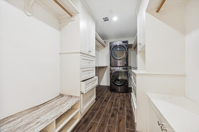 Building Photo - 1624 Branard St