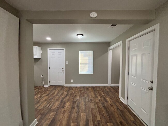 Building Photo - 3546 Debby Dr