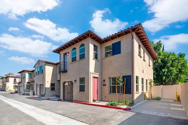 Building Photo - 822 Francesca Dr