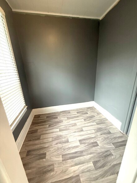 Building Photo - 822 Avenue F