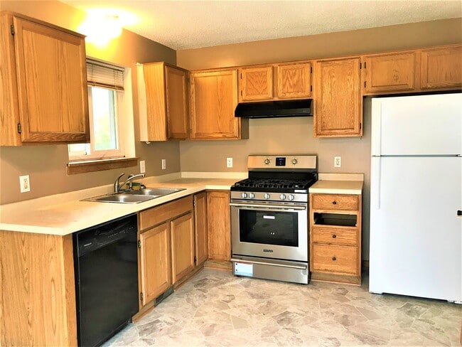 Building Photo - 9283 Oriole Ln