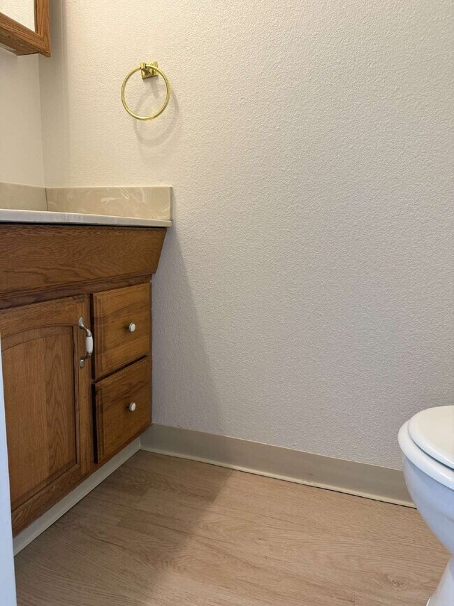 Building Photo - Cozy 2 Bed, 1.5 Bath Townhouse with Fireplace + Community Pool + Reserved Parking Space!