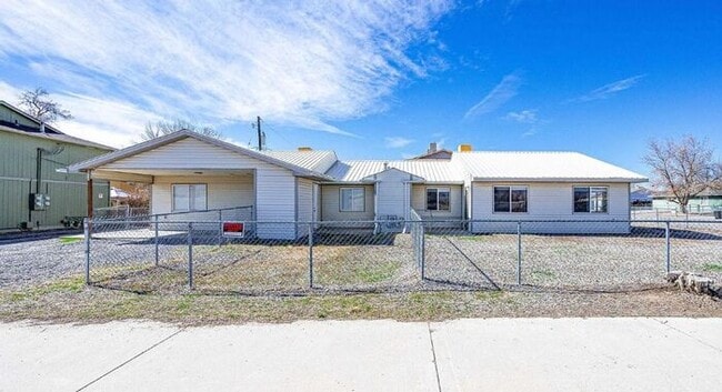 Building Photo - For Rent – Spacious 3 Bed / 2 Bath Duplex