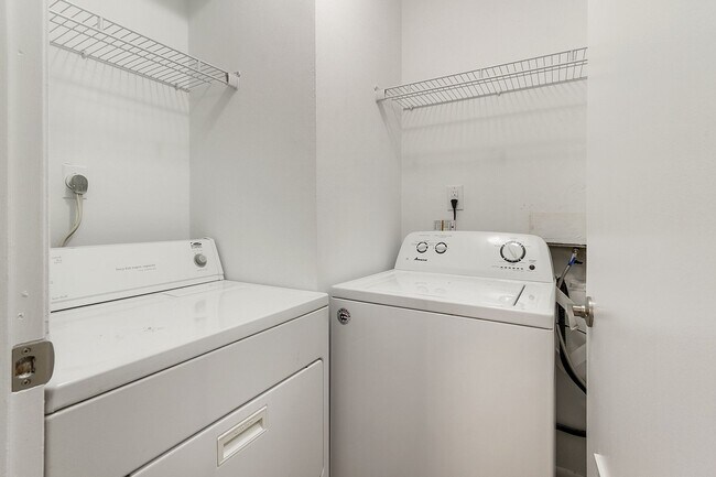 Building Photo - 3 Bed/2 Bath Pet Friendly, Virginia Tech