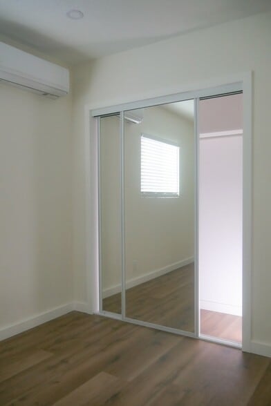 Building Photo - 1316 N Hollywood Way