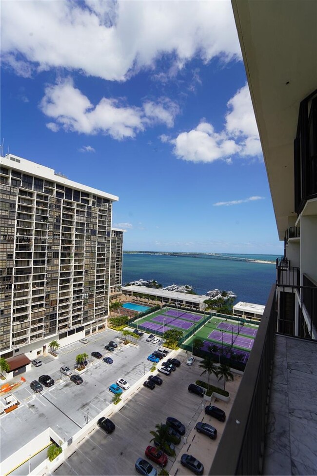 Building Photo - 1915 Brickell Ave