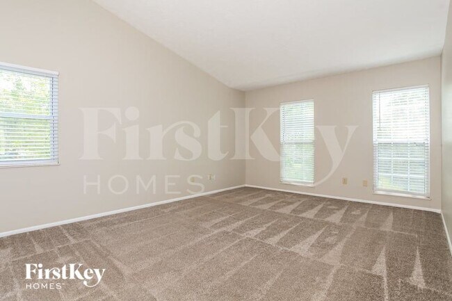 Building Photo - 6015 Sovereign Dr