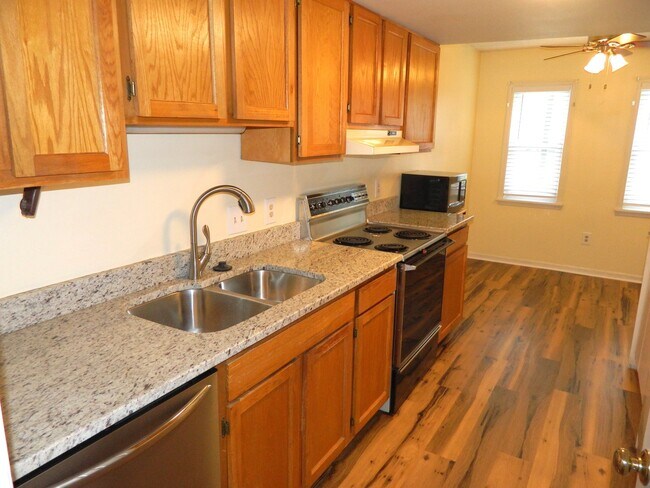 Building Photo - 407 Folkstone Cir