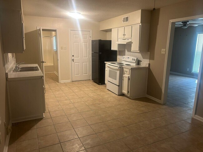 Building Photo - 5106 Blacksmith Dr