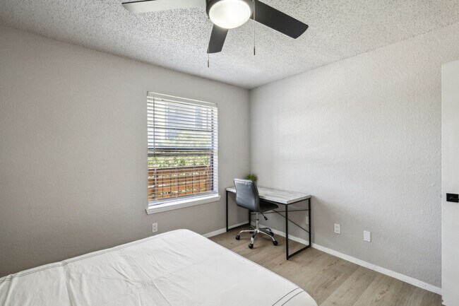 Building Photo - 2520 Thomason Cir