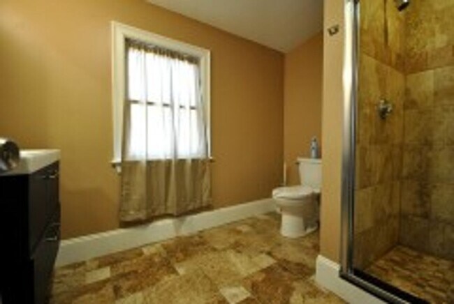 Building Photo - Beautiful, Spacious and Renovated Brighton 5 Bed/2 Bath, Parking Included, on Woodstock Ave