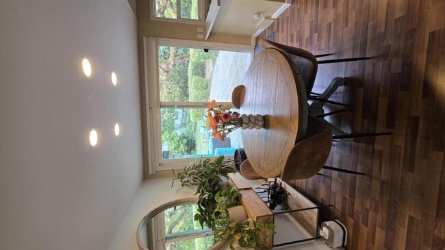 Building Photo - 10632 SE 4th St