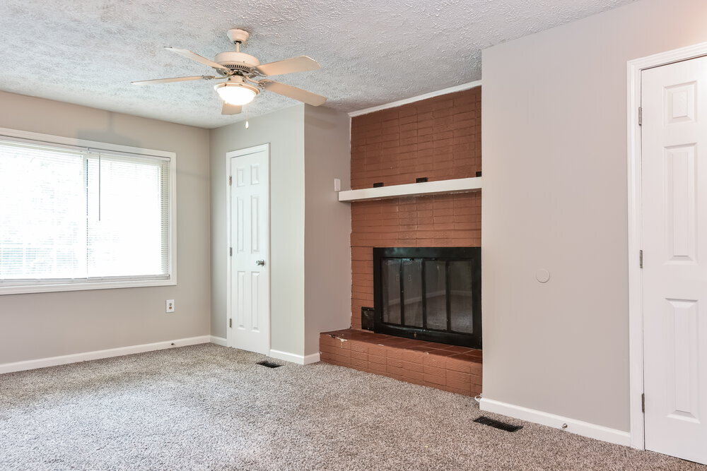 Building Photo - 160 Swan Lake Dr