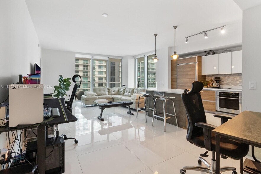 Building Photo - 1100 S Miami Ave