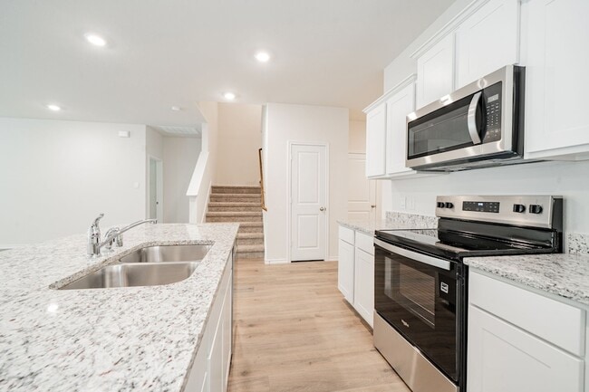 Building Photo - 2110 Thornton Dr