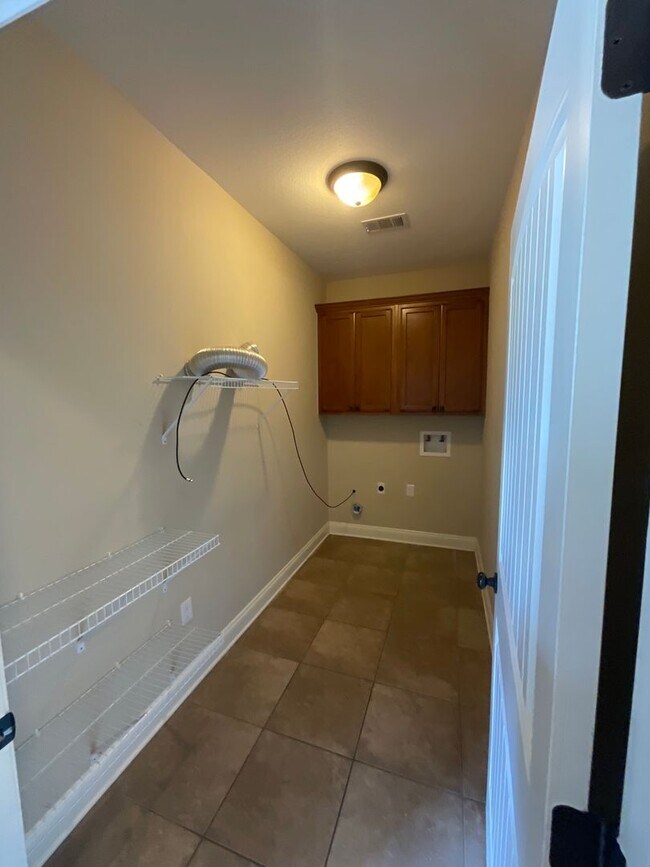 Building Photo - 135 Eagle Pt Dr