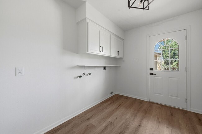 Building Photo - 210 Ridgemont Dr