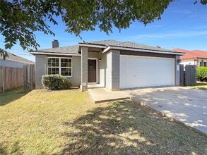 Building Photo - 1610 Cottonwood Ct