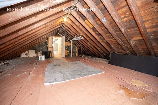 Building Photo - 315 E Park Dr