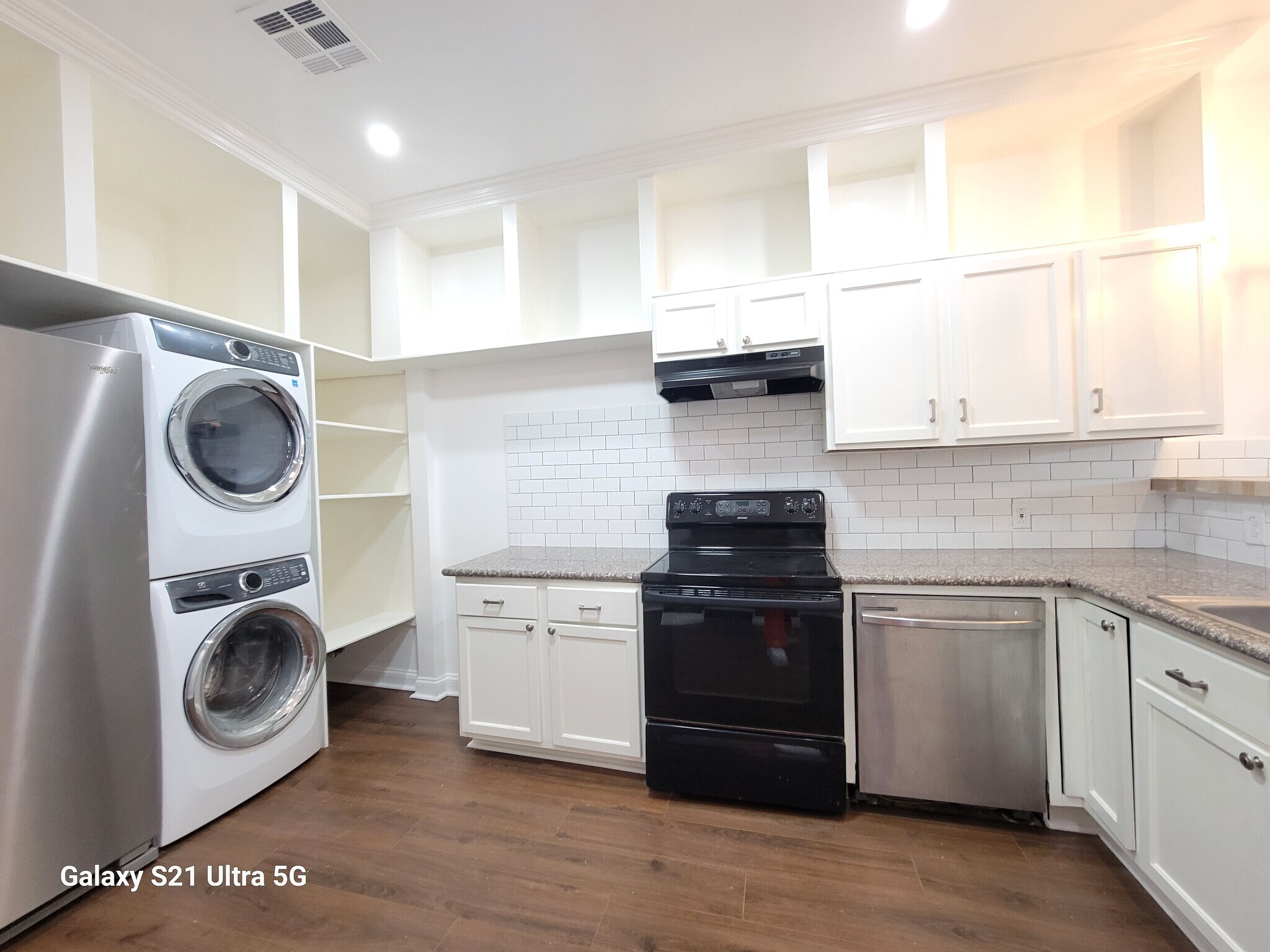 Kitchen - 2511 Banks St