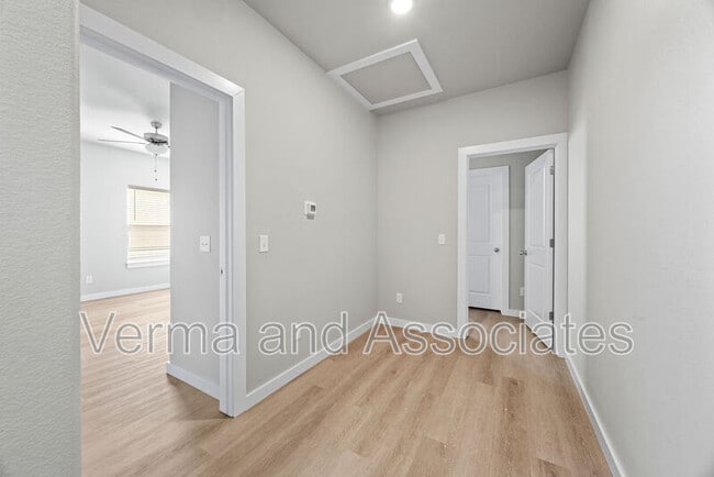 Building Photo - 1801 SW Poigai Wy