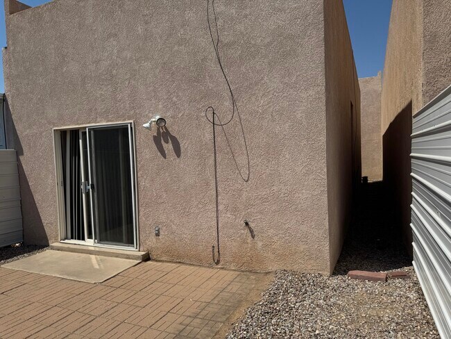 Building Photo - 9704 Lagrima De Oro Rd NE