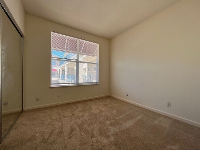 Building Photo - Gorgeous 2 Bd 2 Ba Unit in Redwood Shores