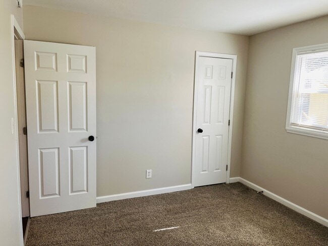 Building Photo - Wow! Check out this charming 3-bedroom, 1....