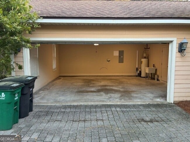 Building Photo - 216 Holm Pl