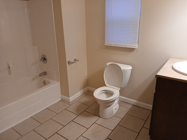 Building Photo - 709 S Poplar St