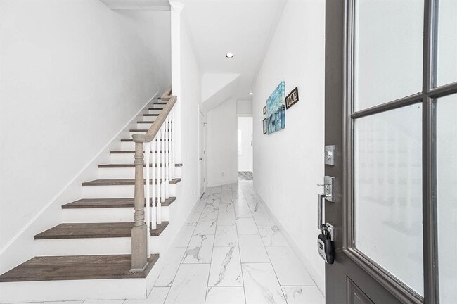 Building Photo - 2103 Naomi St