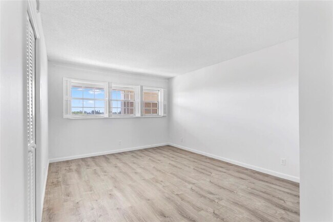 Building Photo - 2671 S Course Dr