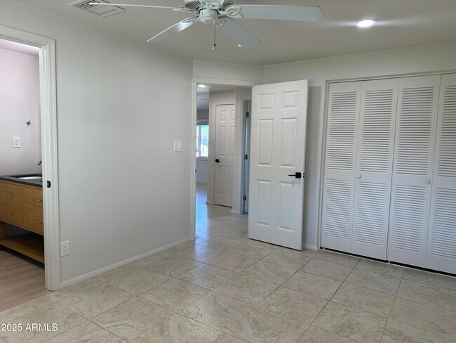 Building Photo - 4109 E Winchcomb Dr