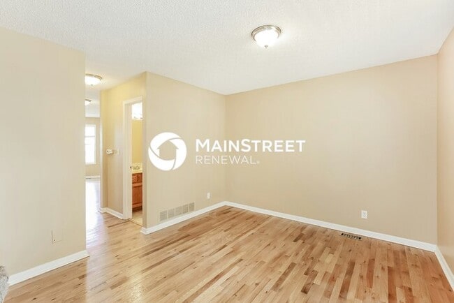 Building Photo - 4 Bedroom Pet-Friendly Home in Lansing, KS with Main Street Renewal