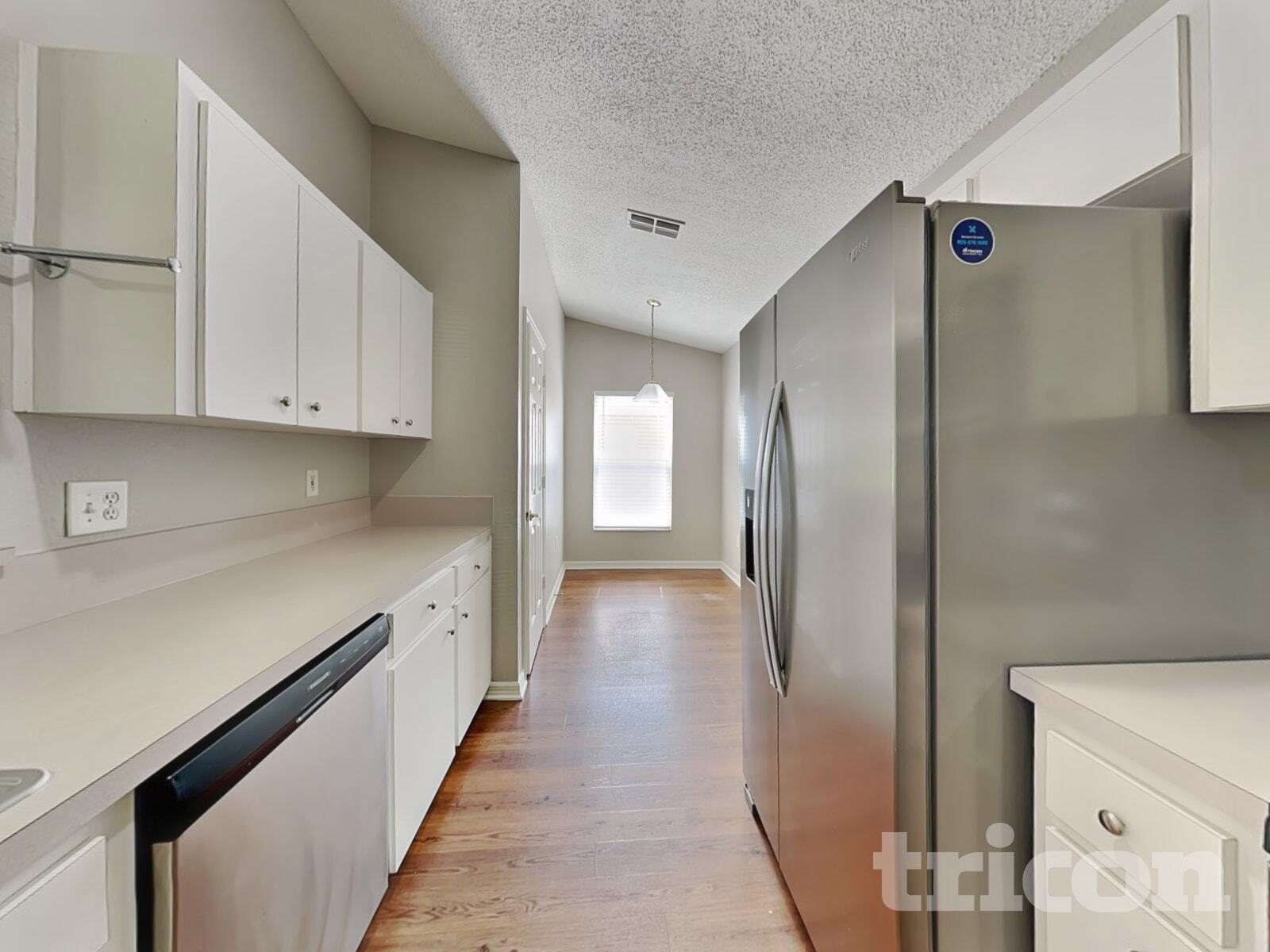 Building Photo - 7833 Manor Dr