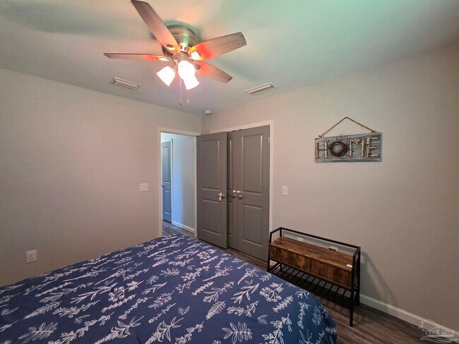 Building Photo - 5565 Riviera Dr