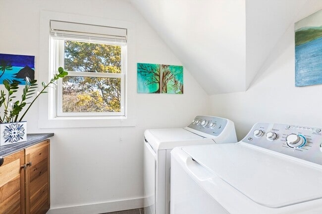 Building Photo - 119 Sycamore St