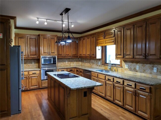 Building Photo - 2438 Kings Arms Dr