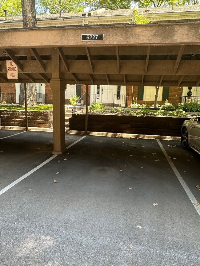 Building Photo - 2 bedroom/2 bath 2nd Floor Condo