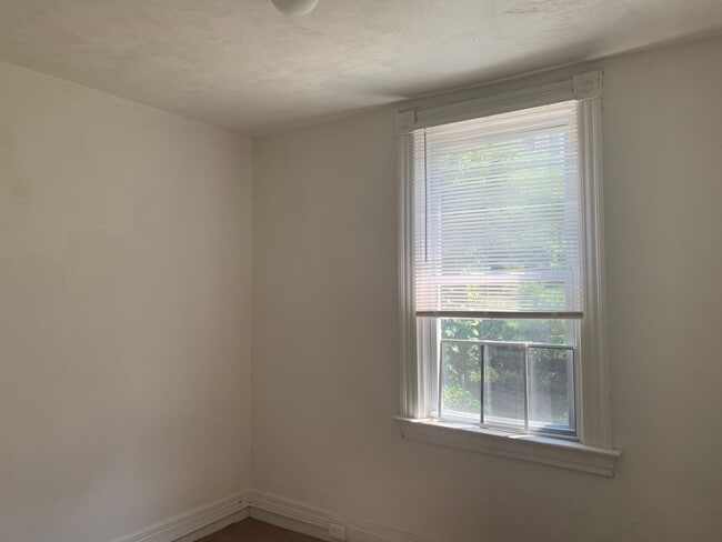 Building Photo - SPACIOUS HOUSE WITH EVERYTHING YOU NEED - AVAIL AUGUST!