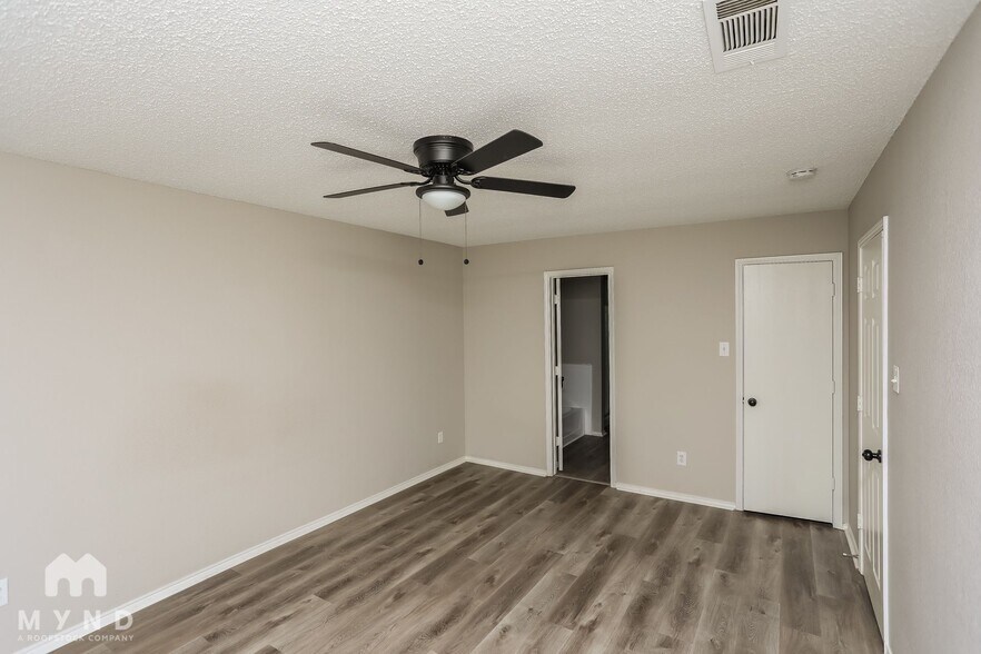Building Photo - 605 Raven Dr