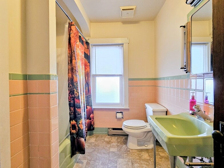 Building Photo - 534 Walnut St