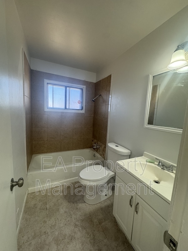 Building Photo - 10017 Los Arboles Ave NE