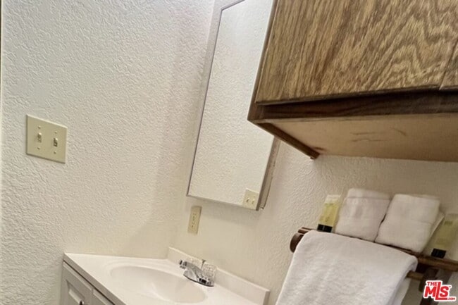 Building Photo - 42534 La Placida Ave