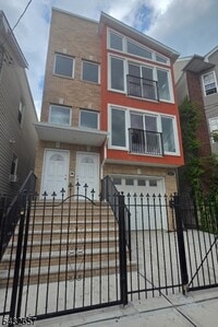 Building Photo - 465 Hawthorne Ave