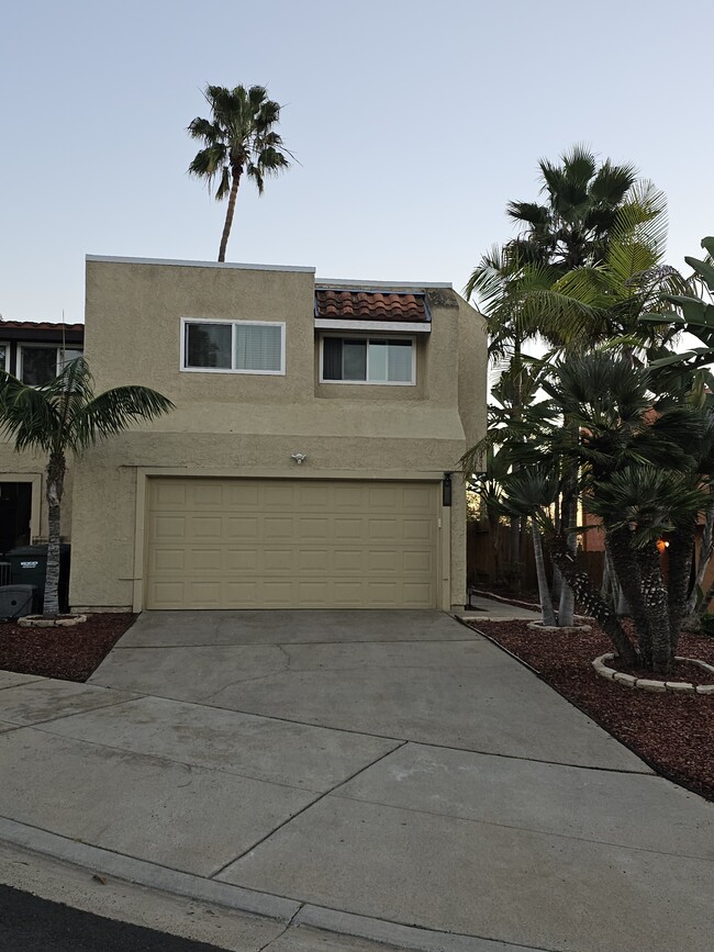 Building Photo - 853 Mola Vista Way