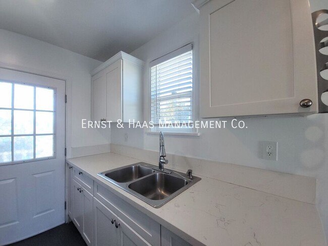 Building Photo - Renovated 1 Bedroom Apartment in Lakewood ...