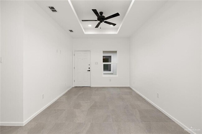 Building Photo - 16 S Links Dr