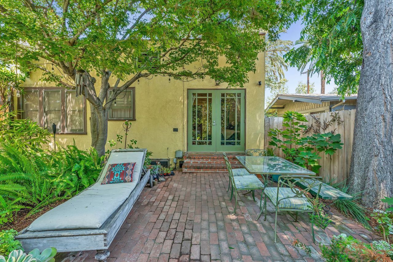 Building Photo - 1053 N Mar Vista Ave
