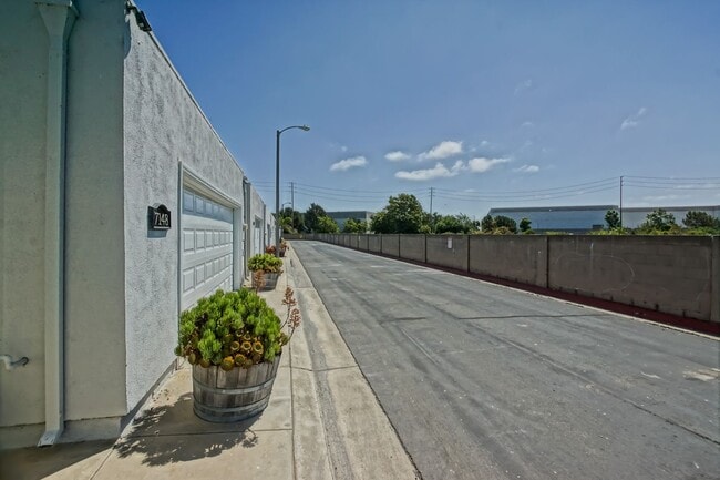 Building Photo - Bright & Spacious, 4BR3BA Home in the Private, Gated Community w/ 2 Pools, Clubhouse, Playground ...